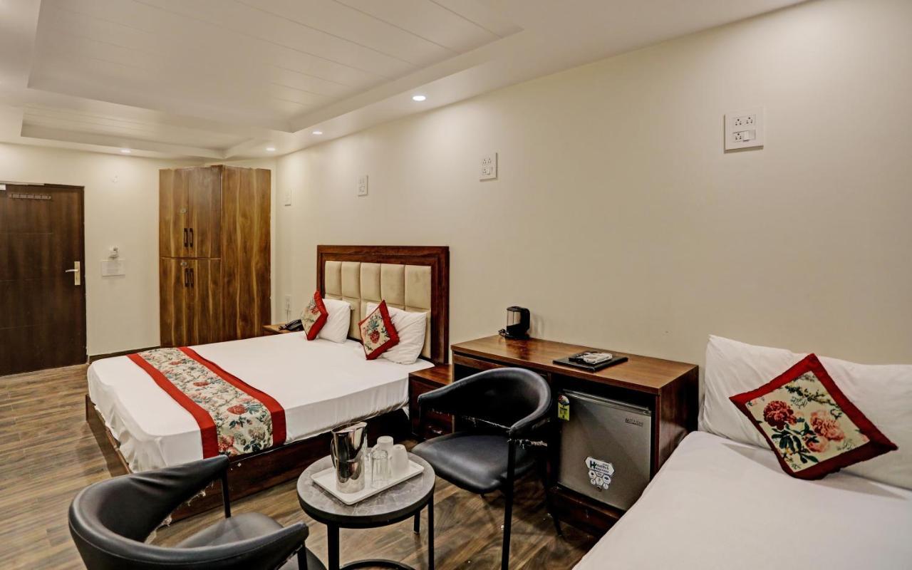 Staybook Hotel Atlanta New Delhi Train Station Exterior photo
